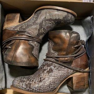 Freebird by Steven. Casey Blue Multi Snake size 11. Excellent condition.